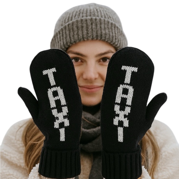 kate spade Accessories - Kate Spade New York “TAXI” Knit Mittens Black & White One Size Brand New!